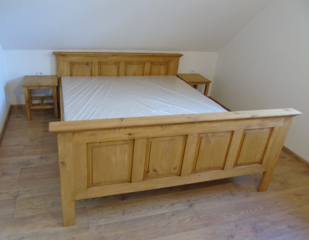 Łóżko z drewna litego RUS-Ł1